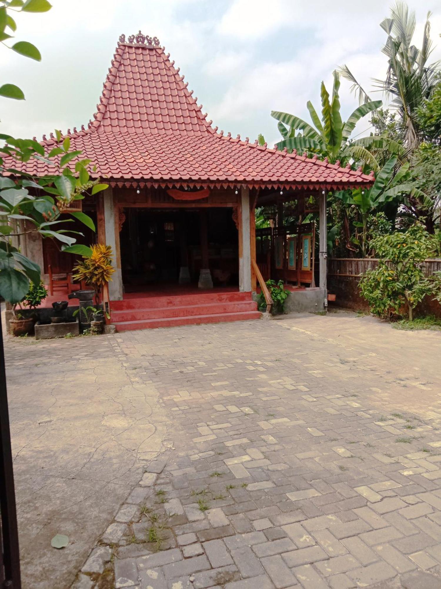 Inn Rumah Ukhi *