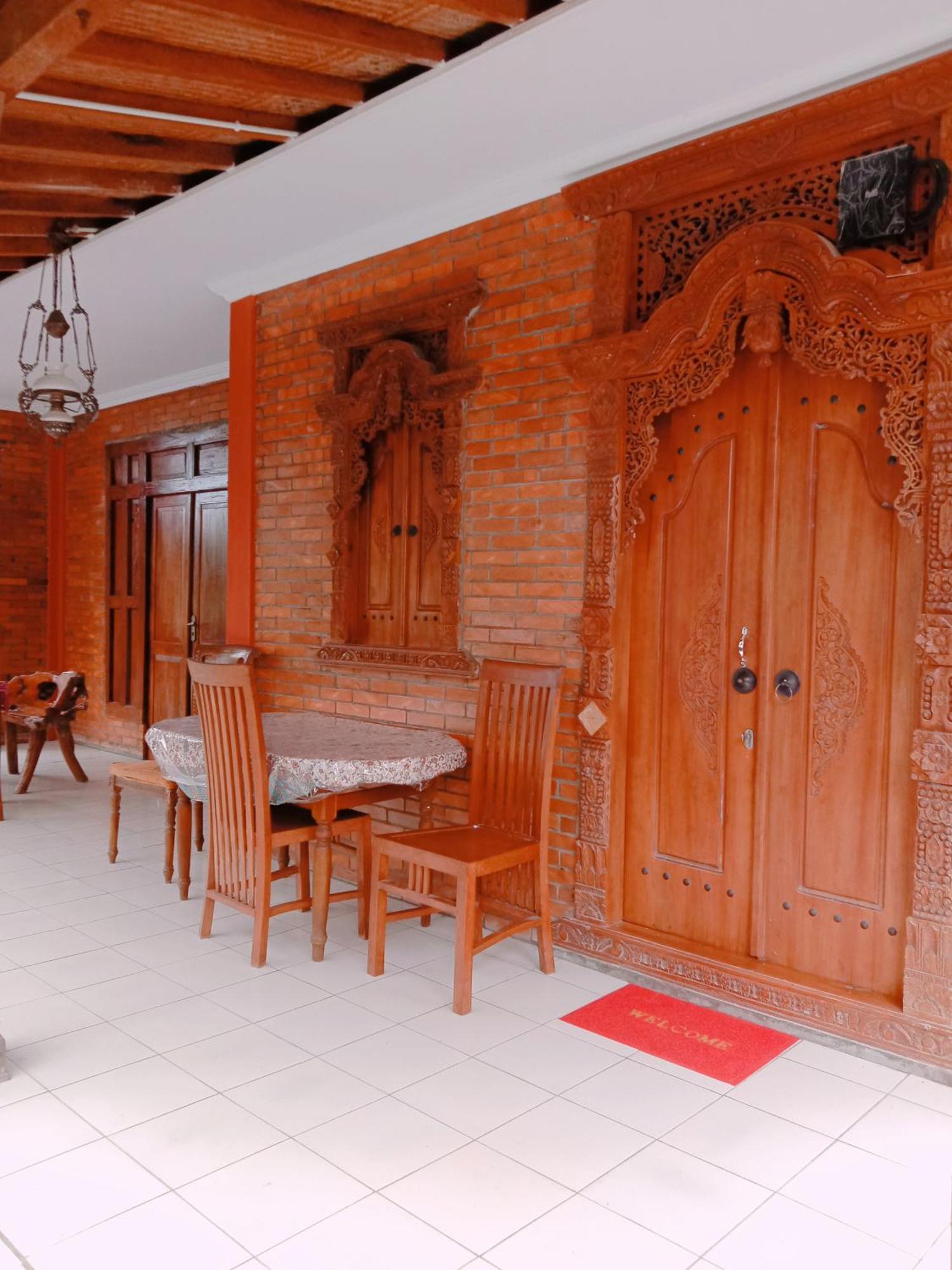 Rumah Ukhi Gasthof *