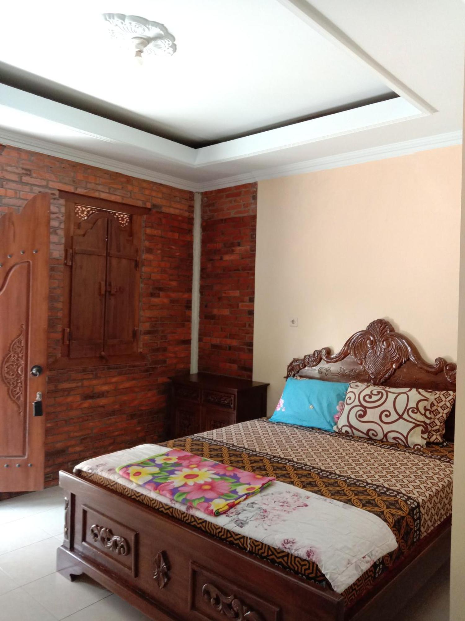 Rumah Ukhi Gasthof *